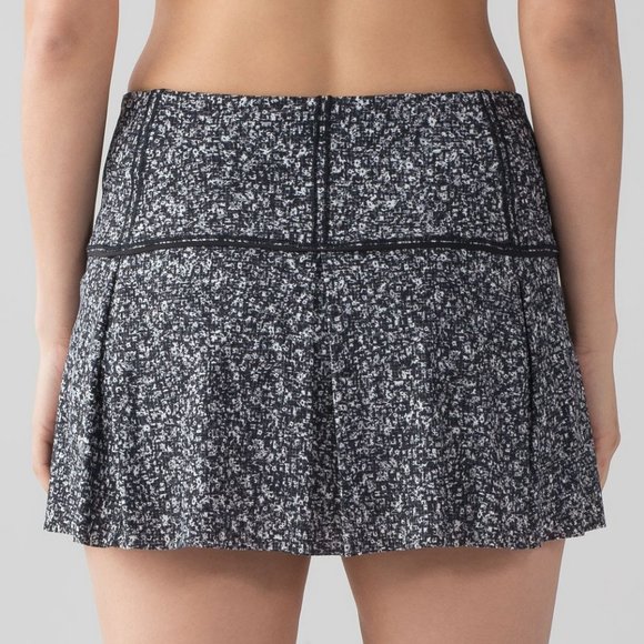 lululemon athletica Dresses & Skirts - Lululemon Lost In Pace Skirt Daisy Dust Alpine